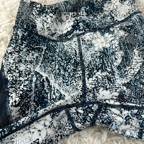 Lululemon Never Still Crop *21" Wildwood White Multi / Nocturnal Teal - Picture 3 of 5